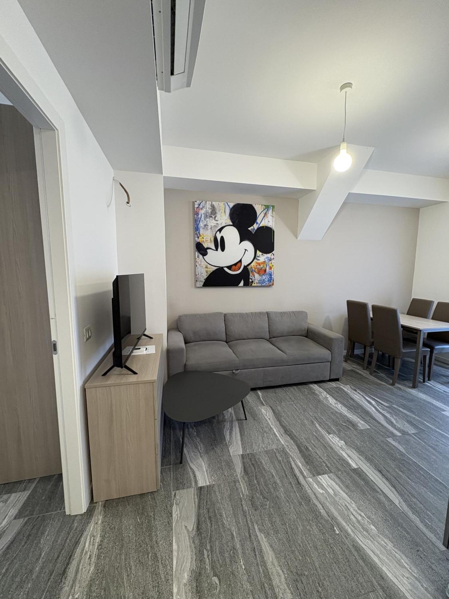 Essential Apartment Сесто-Сан-Джованні Екстер'єр фото